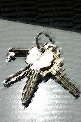 Monteur für Schlüsselnotdienst Nbg bei der Arbeit Monteur für Schlüsseldienst Erlangen bei der Arbeit